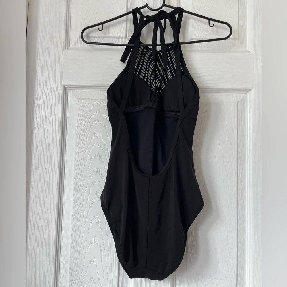 Robin Piccone Sophia One Piece Swimsuit Black Size 6